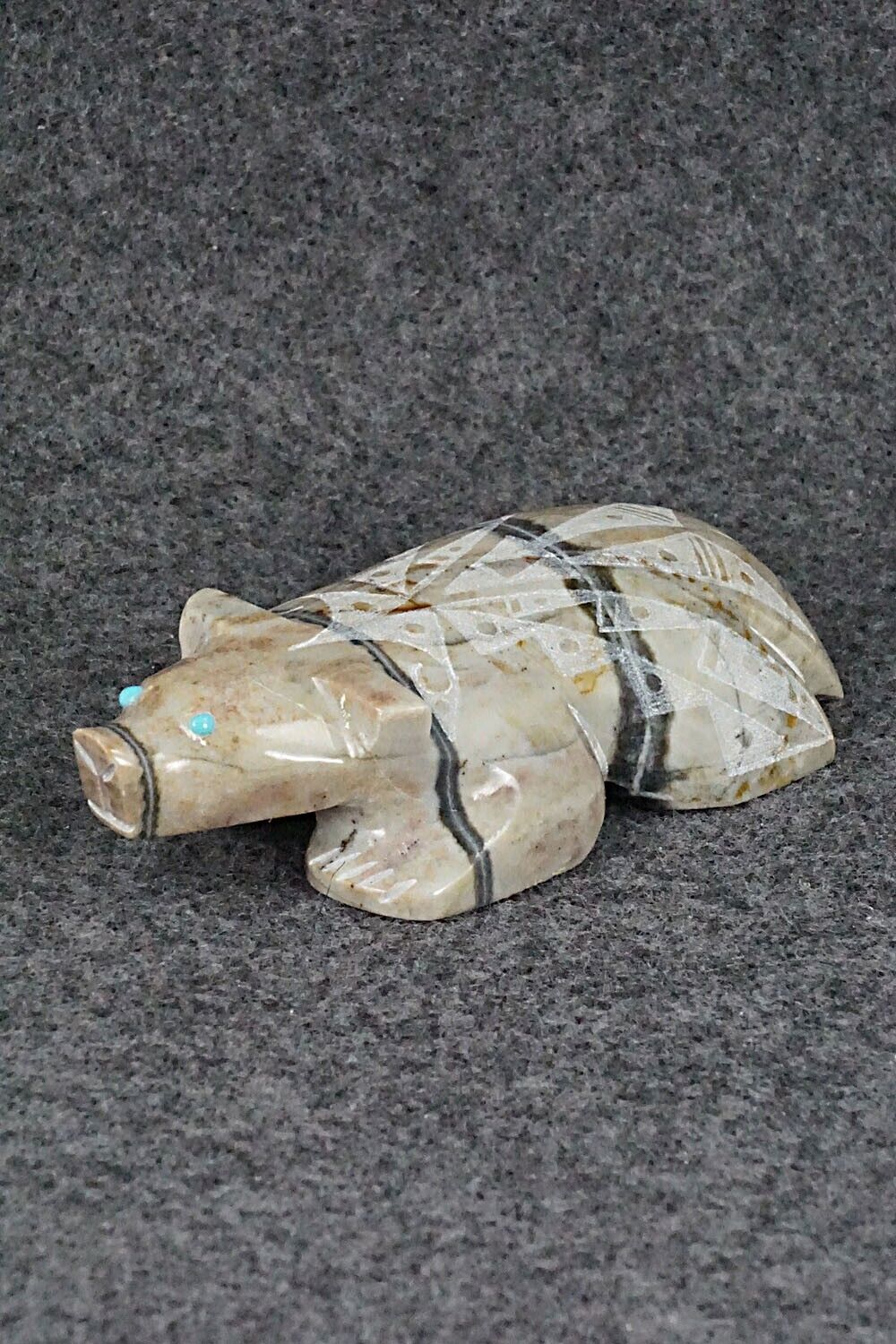 Bear Zuni Fetish Carving - Shannon Calavaza
