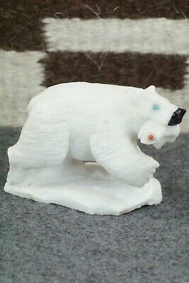 Bear Zuni Fetish Carving - Derrick Kaamasee