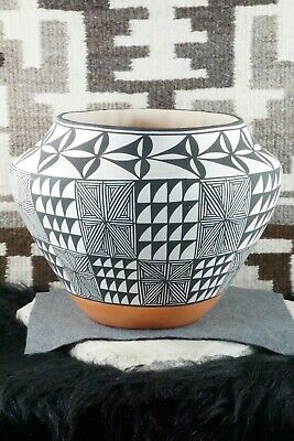 Acoma Pottery - Ophelia Leon