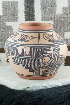Zuni Pottery - Tonia Fontenelle