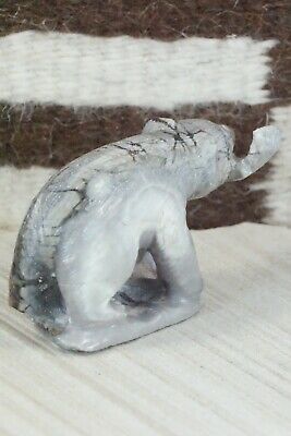 Bear Zuni Fetish Carving - Derrick Kaamasee