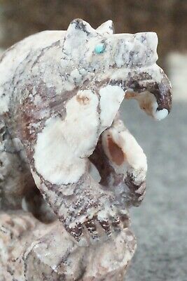 Bear Zuni Fetish Carving - Derrick Kaamasee