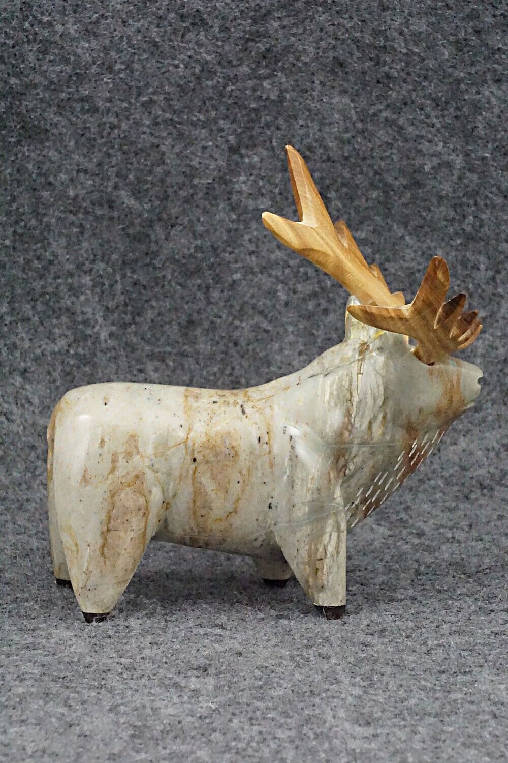 Elk Zuni Fetish Carving - Enrike Leekya