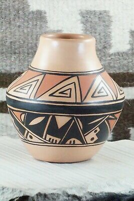 Hopi Pottery - A. Yesslith