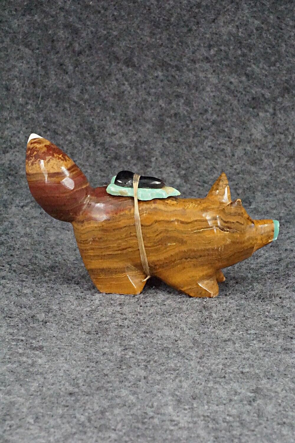 Wolf Zuni Fetish Carving - Enrike Leekya