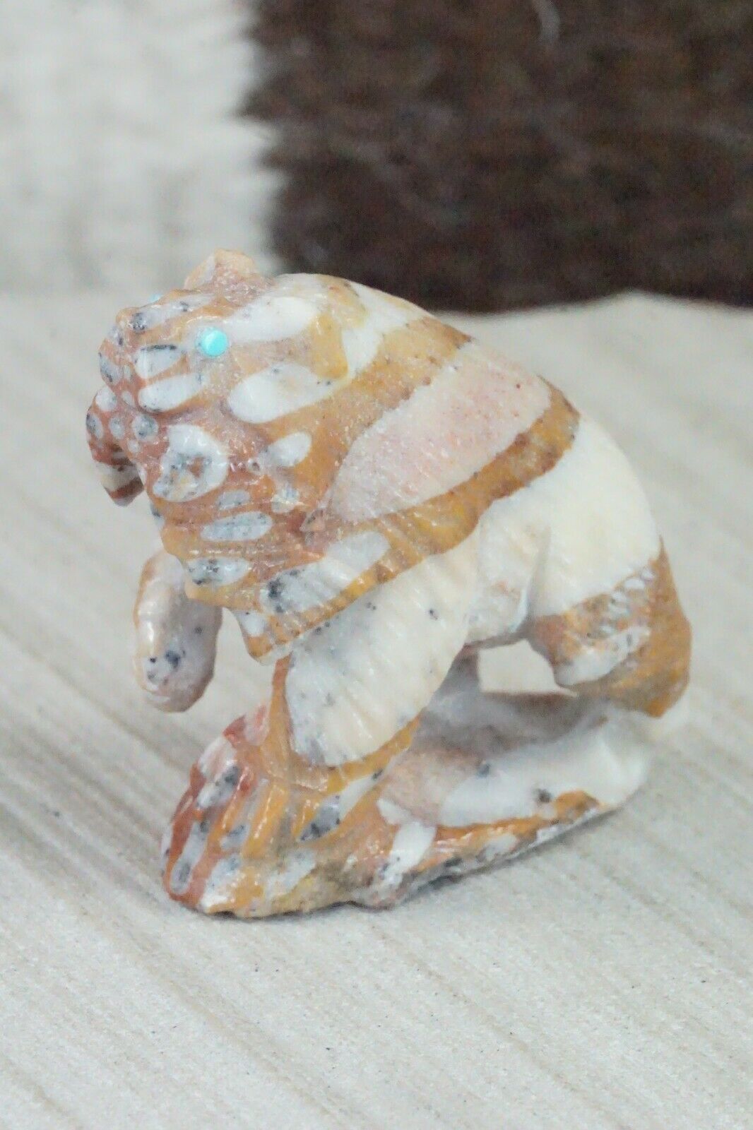 Bear Zuni Fetish Carving - Derrick Kaamasee
