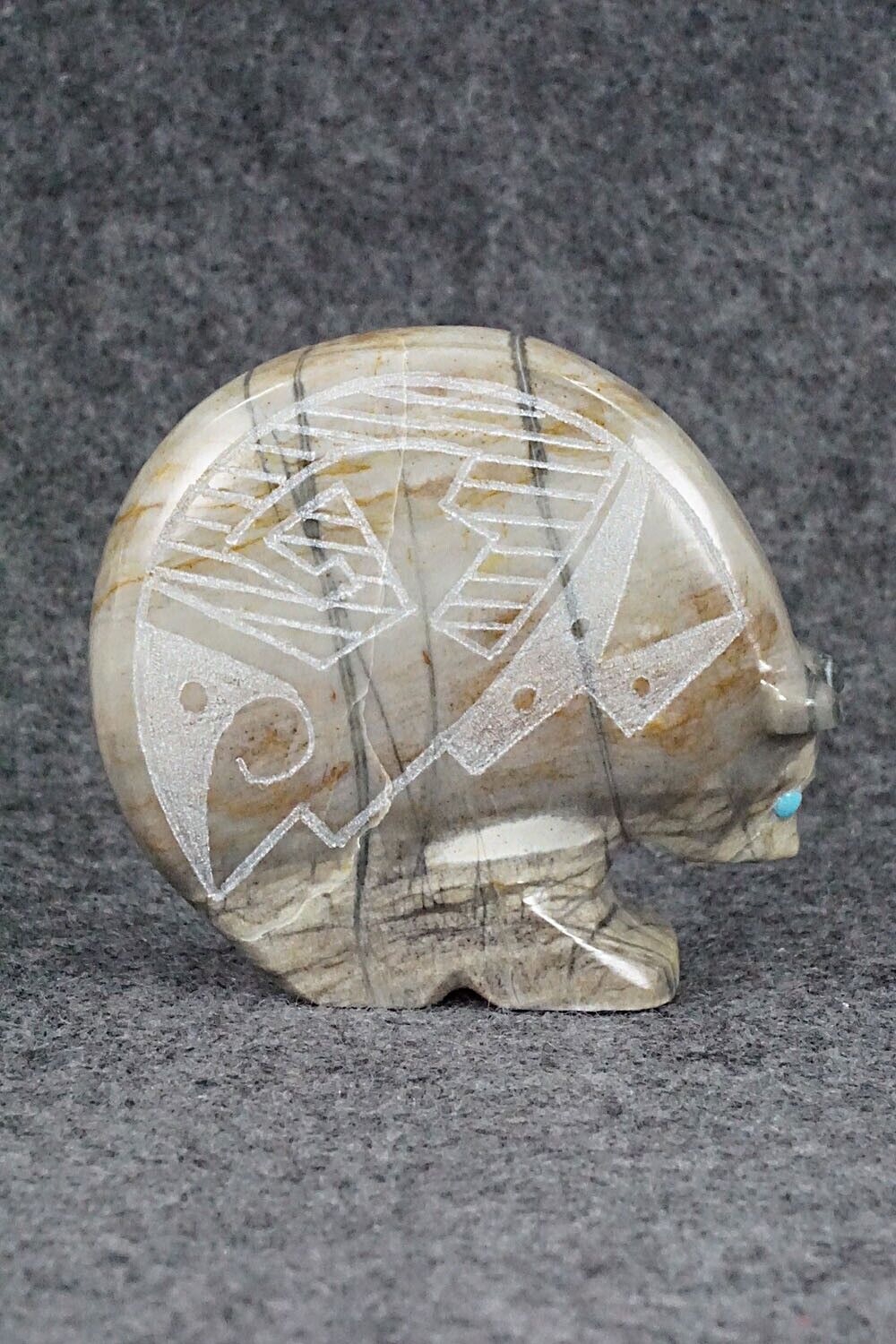 Bear Zuni Fetish Carving - Shannon Calavaza