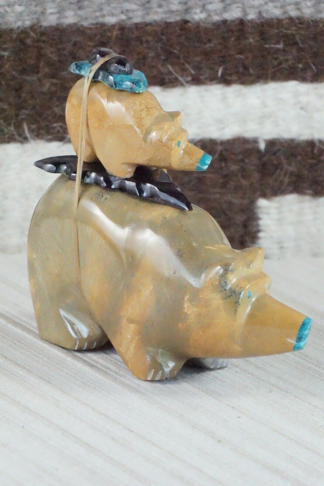Bear Zuni Fetish Carving - Enrike Leekya