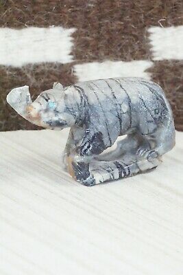 Bear Zuni Fetish Carving - Derrick Kaamasee