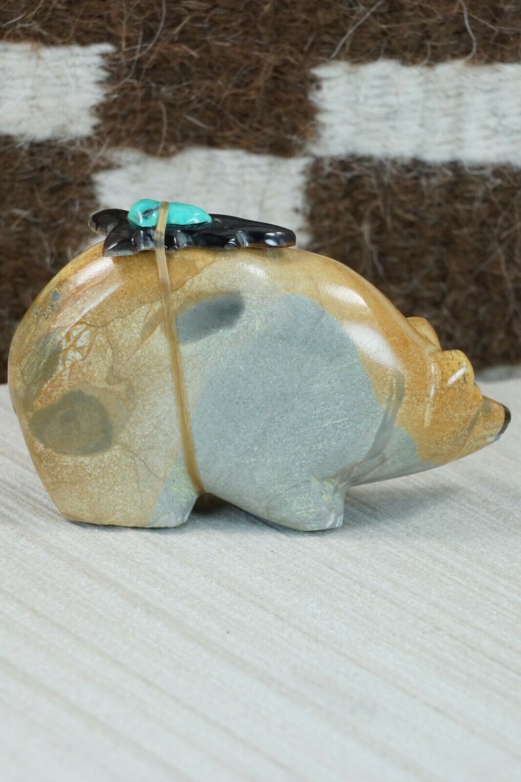 Bear Zuni Fetish Carving - Enrike Leekya