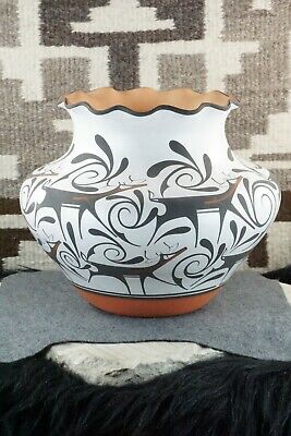 Zuni Pottery - Agnes Peynetsa