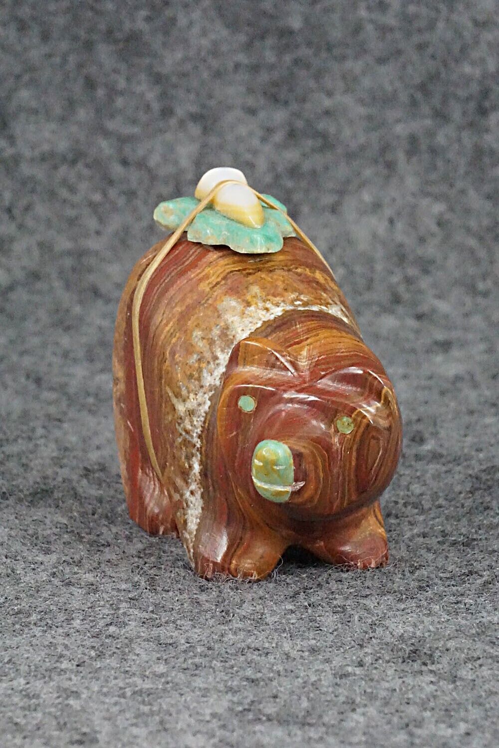 Bear Zuni Fetish Carving - Enrike Leekya