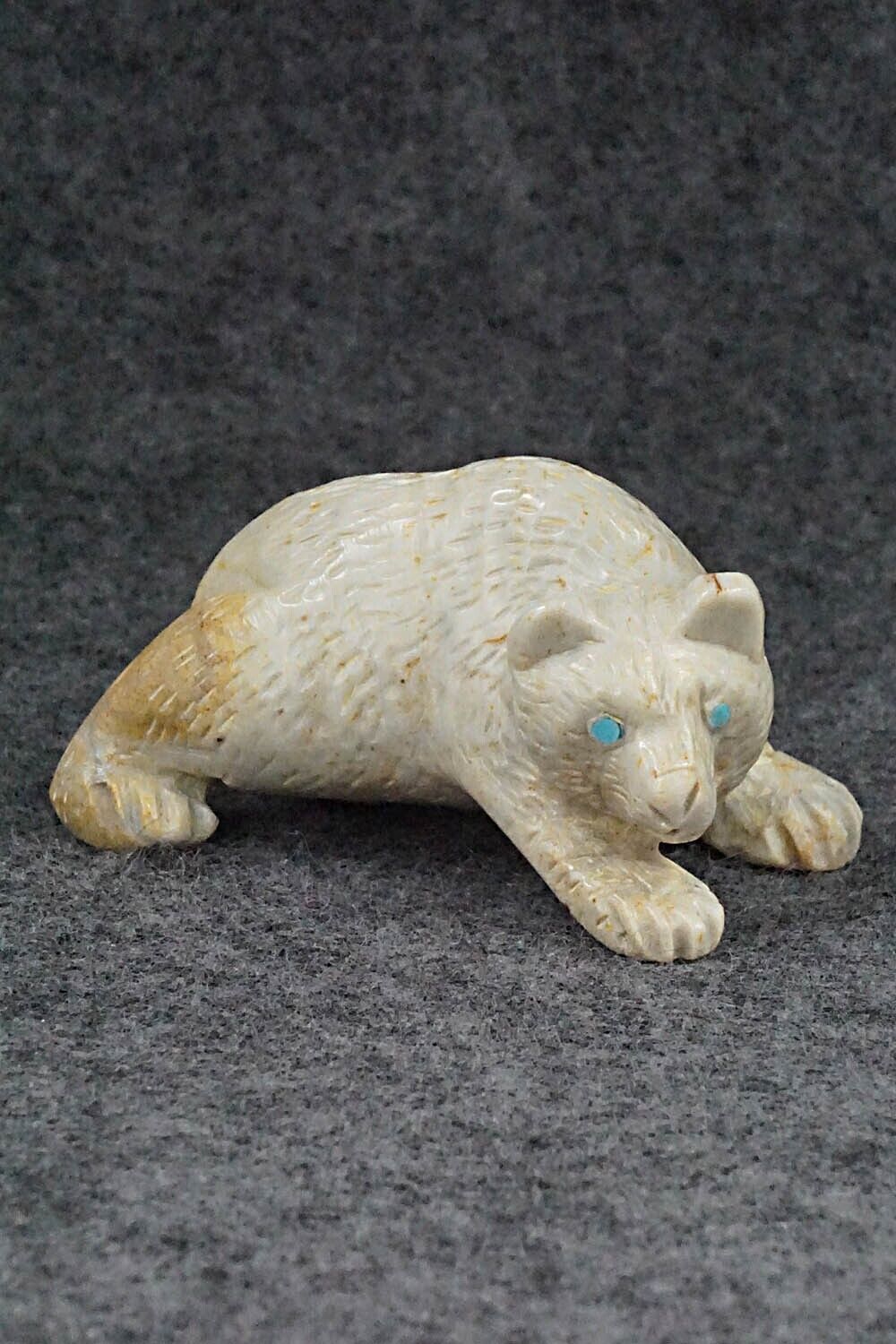 Bear Zuni Fetish Carving - Wilfred Cheama