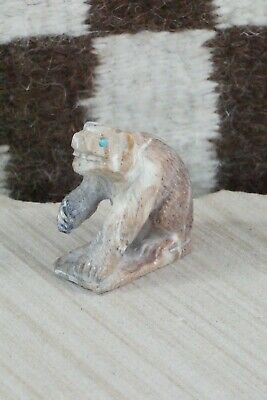 Bear Zuni Fetish Carving - Derrick Kaamasee