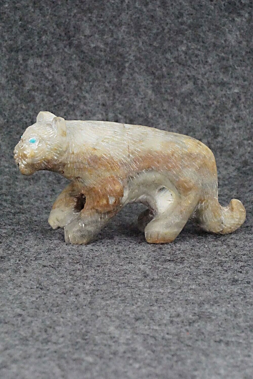 Mountain Lion Zuni Fetish Carving - Wilfred Cheama
